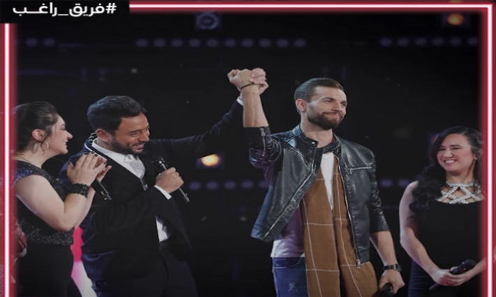 الفنان التونسي مهدي العياشي يتأهل إلى مرحلة العروض المباشرة في برنامج ذو فويس