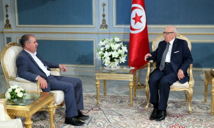 مفاوضات الوظيفة العمومية محورا للقاء الطبوبي والسبسي