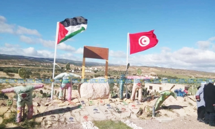 تدشين هضبة محمود دوريش على سفح جبل سمامة