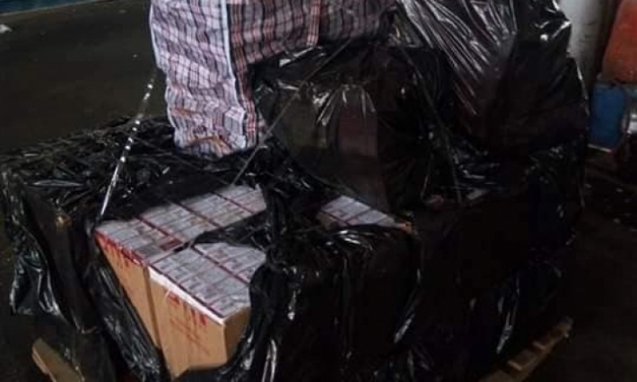 الفرقة البحرية للديوانة بحلق الوادي الجنوبي تضبط 6280 علبة سجائر معدة للتهريب على متن باخرة راسية