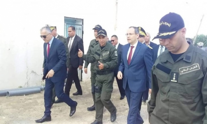 وزير الداخلية يؤدي زيارة إلى الفرق الأمنية العاملة بولاية القصرين