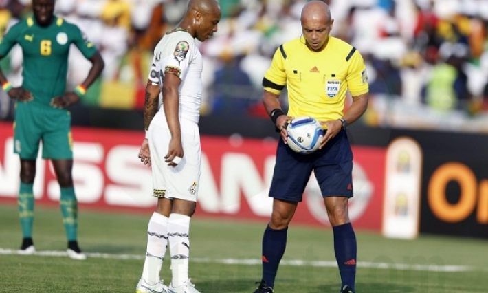 السيشالي برنار كاميل يدير مباراة النادي الصفاقسي والشياطين الزمبية 
