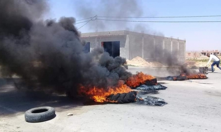 منزل بوزيان: محتجون يغلقون الطريق الرابطة بين قفصة وصفاقس
