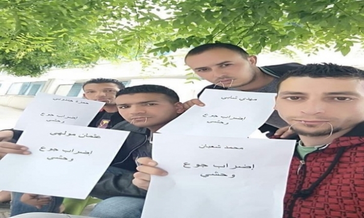 الكاف: مجموعة من الشباب المعطل تخيط أفواهها  