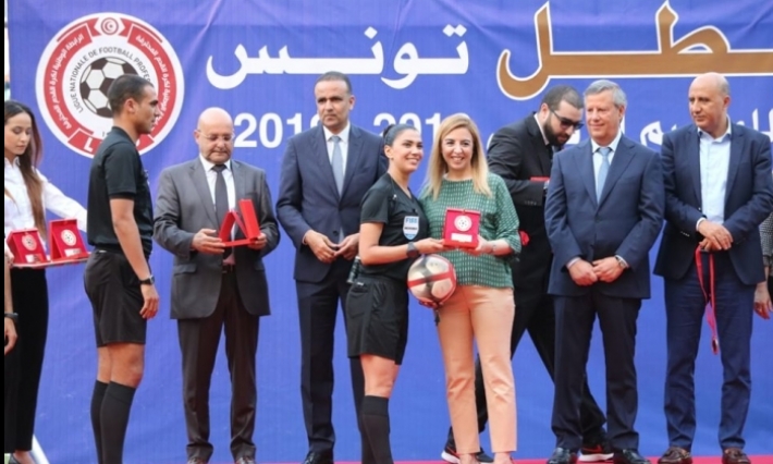جامعة كرة القدم: "الحكمة درصاف القنواطي مثال تبحث الفتيات النسج على منواله"