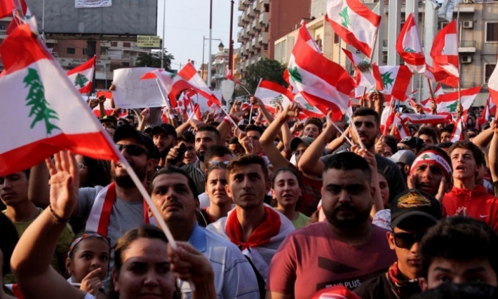 متظاهرون في لبنان يمنعون البرلمان من الانعقاد 