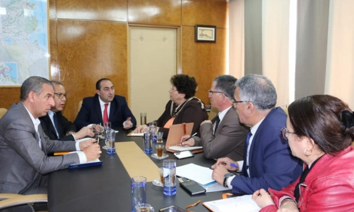 وزارة النقل ومهنيو القطاع ينتهون غدا الأحد من إعداد صيغة نهائية لاتفاق يتعلق بالجوانب التشريعية والتنظيمية للقطاع