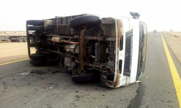  إصابة 7 أشخاص في انقلاب شاحنة لنقل العملة في طبربة