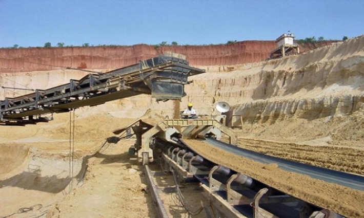 وزارة الصناعة تمنح 6 رخص لاستكشاف المواد المعدنية من المجموعات السادسة والخامسة والرابعة