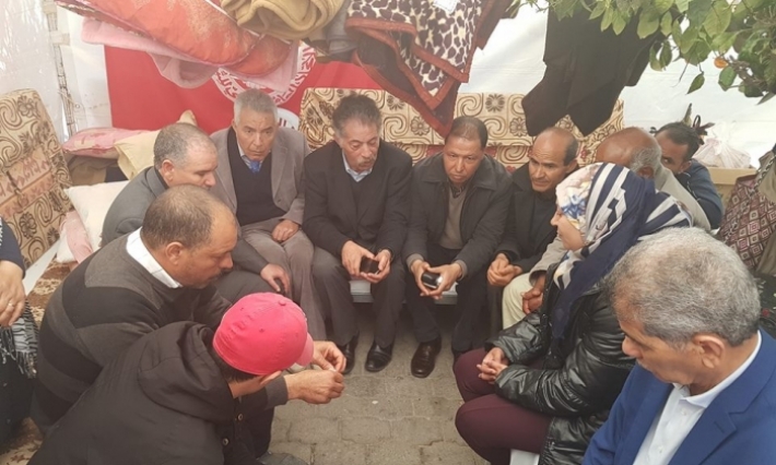 الطبوبي: يزور عملة معتصمين منذ 25 جانفي أمام أحد النزل بالحمامات الشمالية