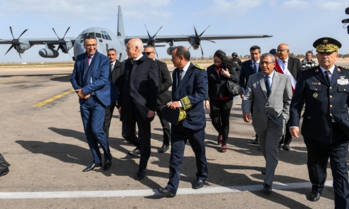 عرض جيش الطيران بإشراف رئيس الجمهورية 