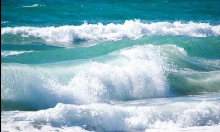 الرصد الجوي يدعو إلى ملازمة الحذر في هذه الشواطئ