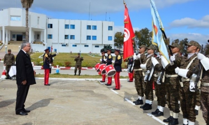 وزير الدفاع يتفقد بباجة جاهزية أفراد الفوجين 42 و92 ويطلع على ظروف عيش وعمل العسكريين