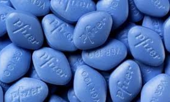 أطباء يحذرون الرجال من "آثار مخيفة" للفياغرا