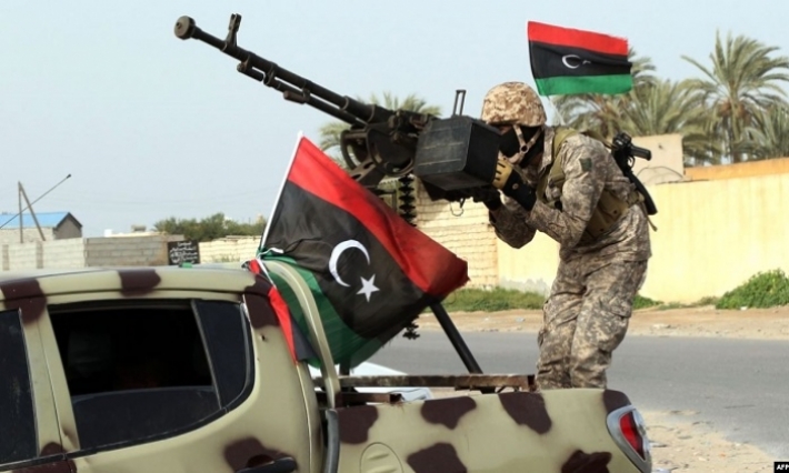 الفرقاء الليبيون يجتمعون في قمرت لتباحث وقف أعمال القتال وإحياء العملية السياسية 