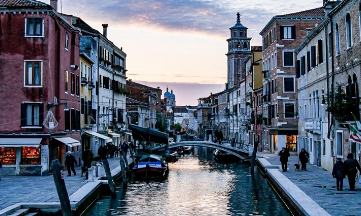 فيروس كورونا يكبّد السياحة الإيطالية خسائر بآلاف المليارات 