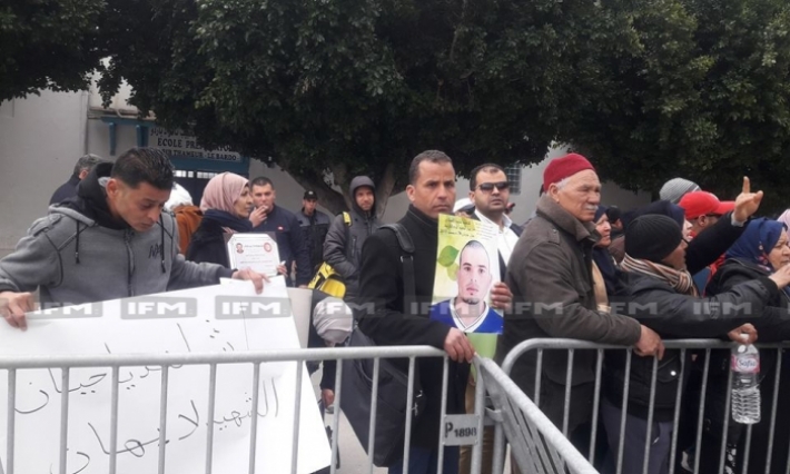 جمعية عائلات شهداء وجرحى الثورة تقاضي رئيس الحكومة