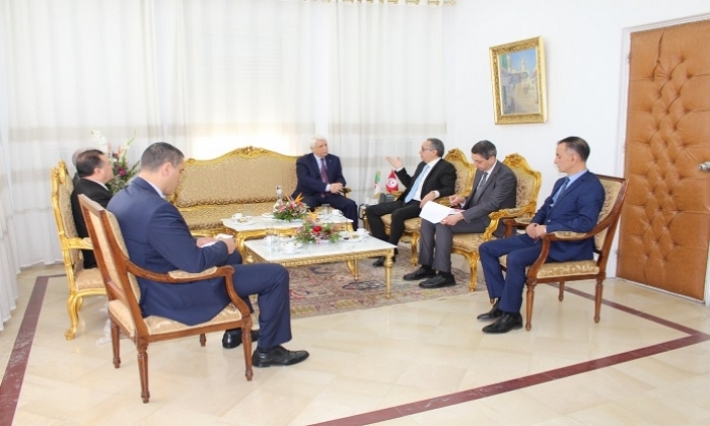 وزارة العدل تؤكد ضرورة العمل والتنسيق مع نظيرتها الجزائرية