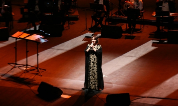 الفنانة اللبنانية أميمة الخليل تغني للحرية والحب والسلام في الذكرى الثامنة للثورة بمدينة الثقافة