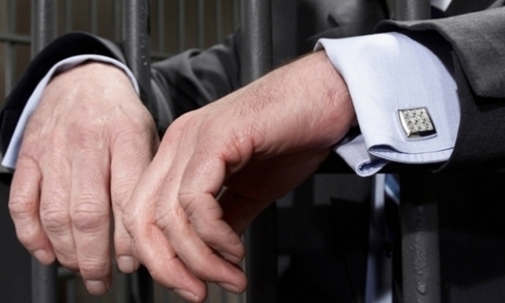 القبض على شخص من أجل الاستيلاء على أموال عمومية