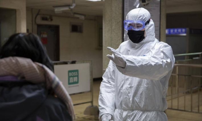 الإمارات: إيقاف كافة تصاريح العمل مؤقتا وتعليق دخول حاملي الإقامة السارية المتواجدين بالخارج