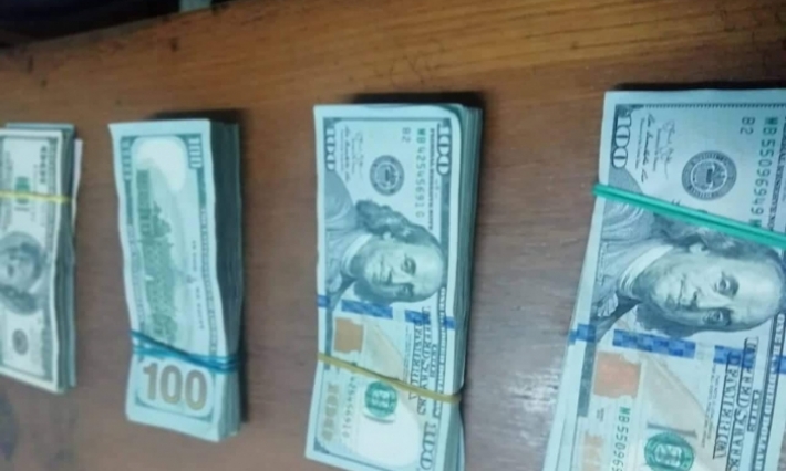 الديوانة تحجز 35 ألف دولار بحوزة مسافر ليبي بمعبر رأس جدير