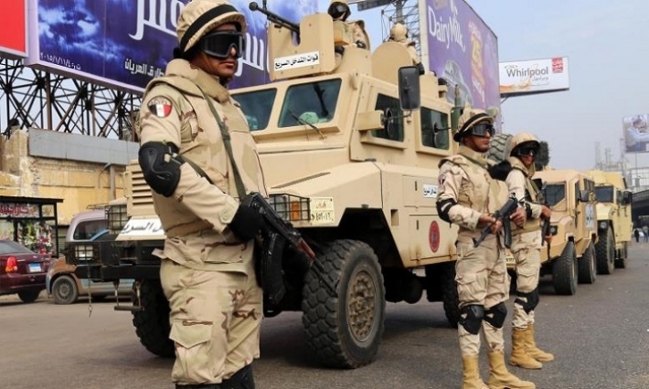 قوات الحكومة الليبية تأسر نقيبا وتقتل أربعة جنودا من الجيش المصري