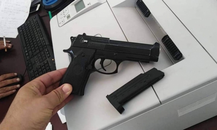 مصلحة التوقي من الارهاب بالمهدية توقف شخصين وتحجز مسدس