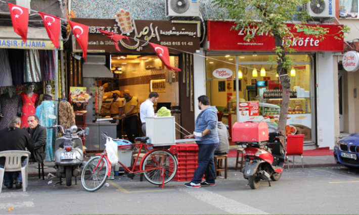 الحكومة التركية تصرف منحة لكل تركي يشغّل مواطنا سوريا 