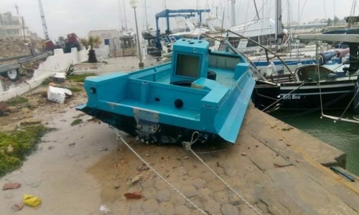 المنستير: الرياح القوية تلحق اضرارا بالميناء