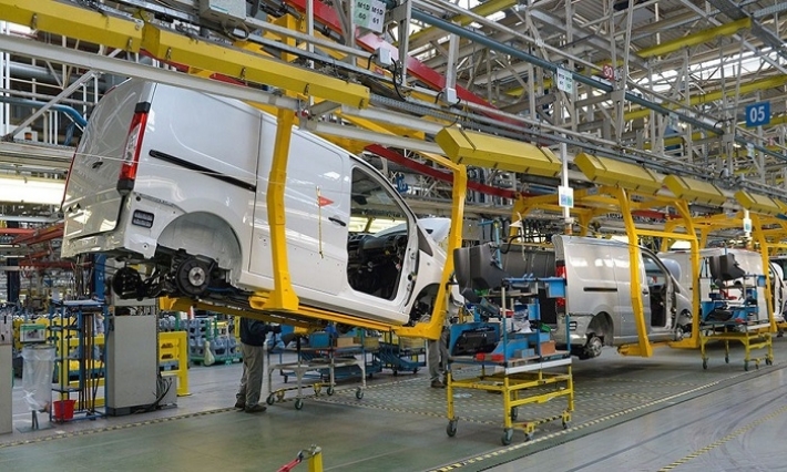 مئات المؤسسات الفرنسية تطلب إحالة  موظفيها على البطالة الجزئية 