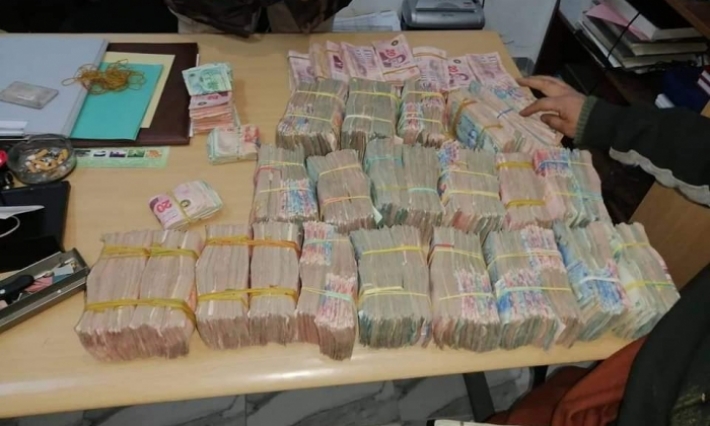 حجز أموال مهربة في صفاقس وهواتف ذكية بقيمة 50 ألف دينار في قابس (صور)