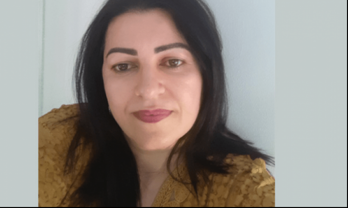 لمياء العمري تحتفل بطلاقها