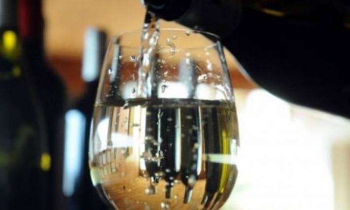 مسؤول إيراني: ضحايا الكحول المغشوش في بلادنا أكثر من وفيات كورونا 