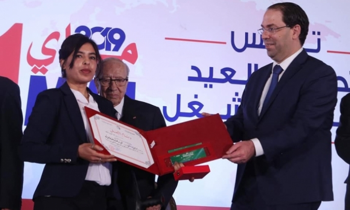 تكريم ثلة من العاملين بالقطاع العام والخاص وجملة من الشركات الناشطة بالقطاعين بمناسبة الاحتفال بالعيد العالمي للشغل