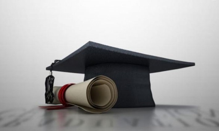 وزارة التعليم العالي تطرح إمكانية إعادة توزيع اعتمادات المنح المسندة لطلبة الدكتوراه