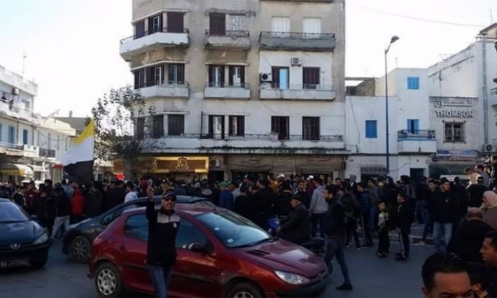 بنزرت: مسيرة احتجاجية لجماهير النادي البنزرتي وغلق حركة السير على الجسر المتحرك