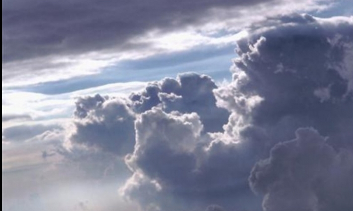 سحب رعدية ورياح قوية تتجاوز 70كلم/س