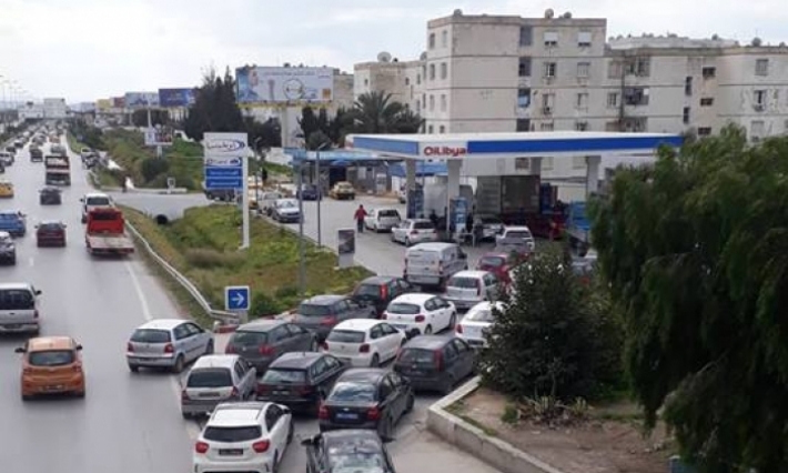 اكتظاظ في محطات الوقود قبل إضراب سواق المحروقات