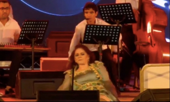 بالفيديو: ميادة الحناوي تسقط فوق ركح مهرجان صفاقس