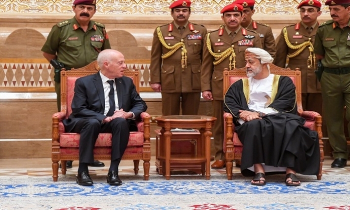 قيس سعيّد يقدم واجب العزاء في وفاة السلطان قابوس (فيديو)