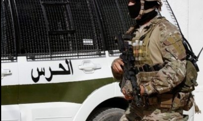 القصرين: حجز أسلحة كلاشينكوف وتفكيك أحزمة ناسفة عقب عملية حيدرة 