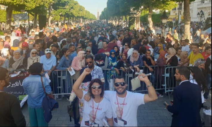 رئاسية 2019: تجمع شعبي بشارع الحبيب بورقيبة بالعاصمة في ختام حملة المترشح للرئاسية قيس سعيد
