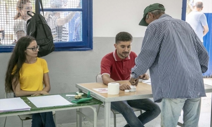 اقبال محتشم للمواطنين بالخارج على الانتخابات 