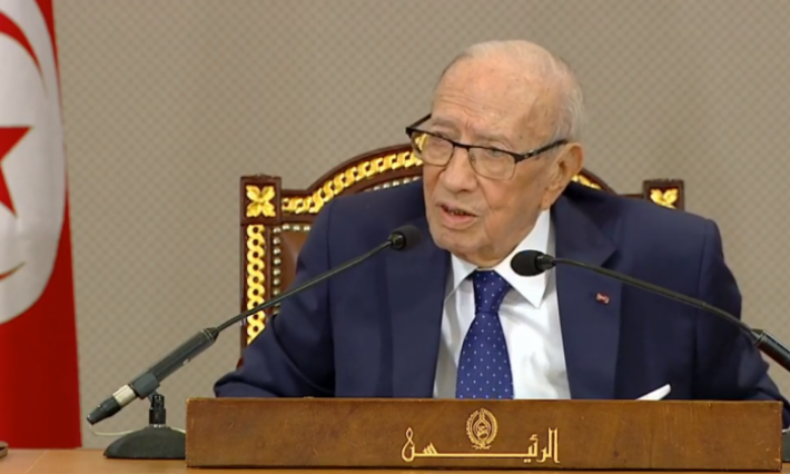 السبسي يعلن صياغة مقترحات لتعديل الدستور