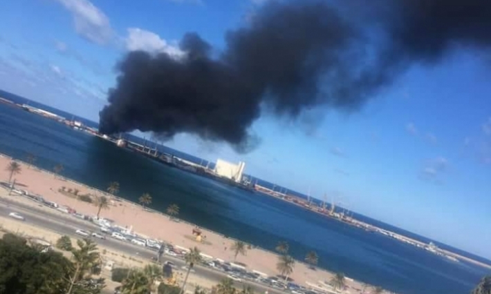 قوات حفتر تدمر سفينة تركية في ميناء طرابلس