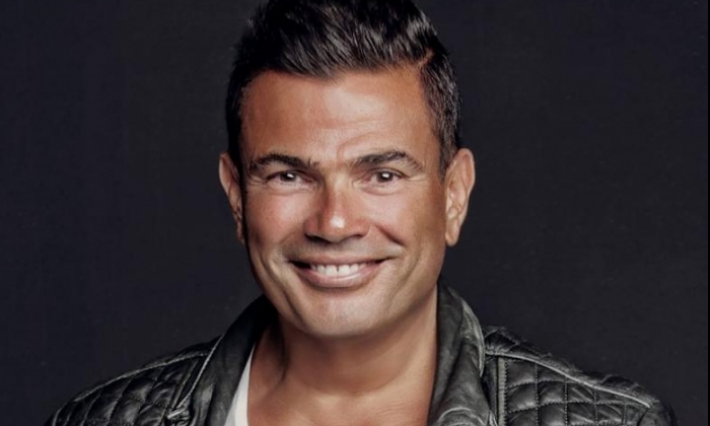 عمرو دياب يؤجل حفلا بعد وفاة حسني مبارك