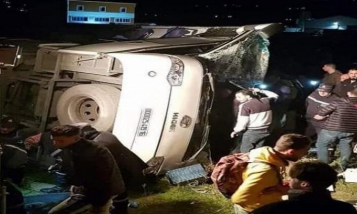 قتلى وجرحى بعد انقلاب حافلة سياحية في الجزائر
