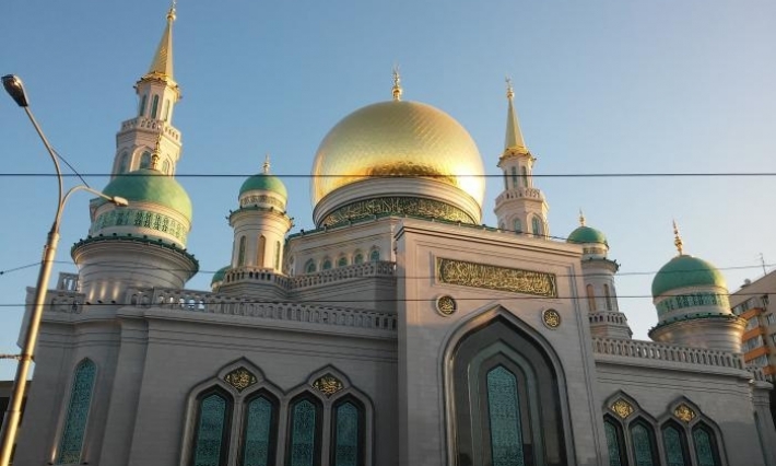 فيروس كورونا: تلاوة القرآن الكريم في مسجد موسكو الكبير على مدار اليوم 