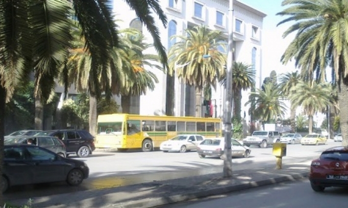 جرحى حكومة الوفاق يحتجون أمام مقر السفارة الليبية بتونس 